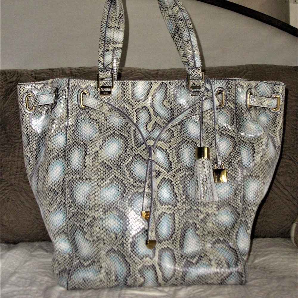 G.I.L.I Italian Leather Blue Cobra Drawstring Tote